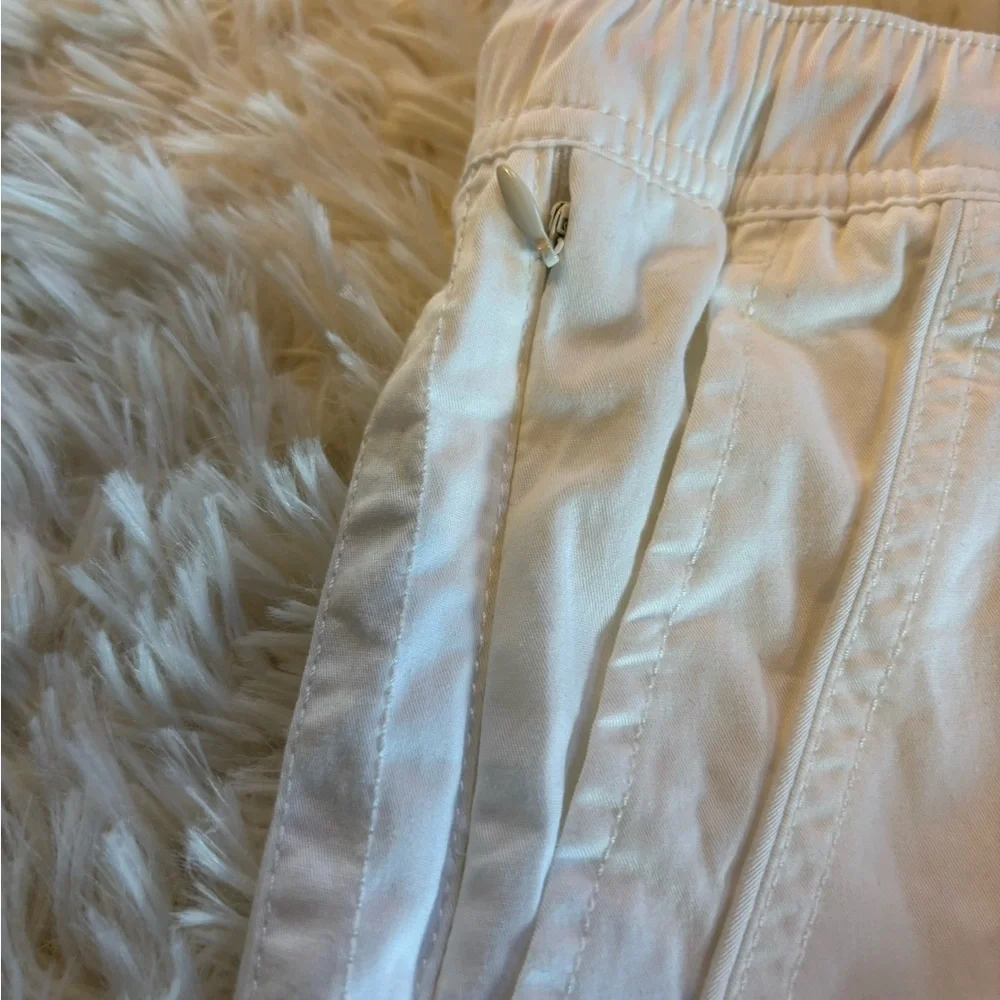 Union flat front elasticized waist white shorts size  small